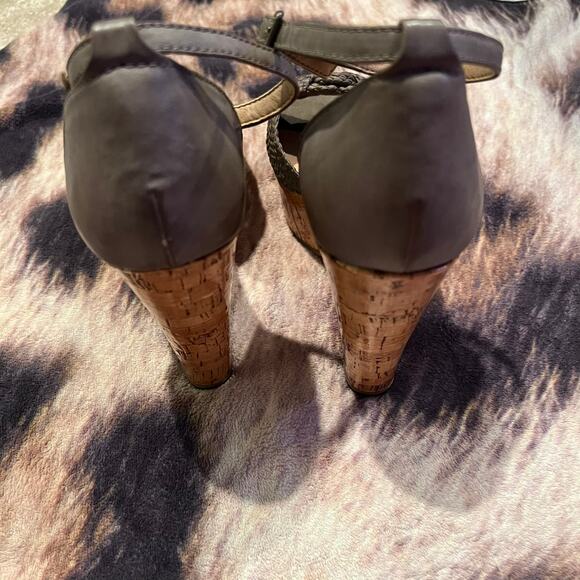 R2 Ankle Strap Heels Open Toe w/ Knot Top Size 10 Taupe - Picture 4 of 12